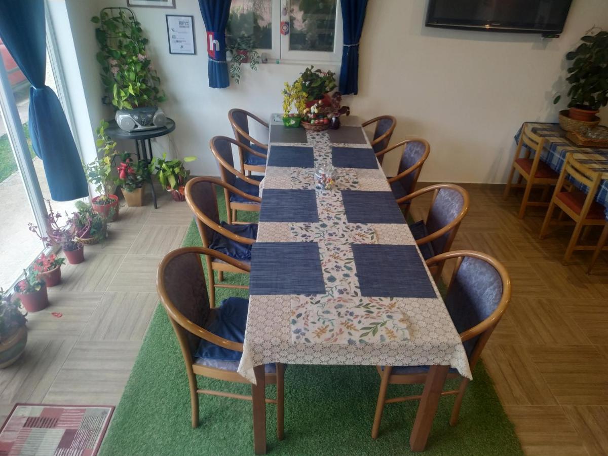 Motel Stone Gardens Doli Екстериор снимка